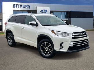 Used 2017 Toyota Highlander XLE FWD video 1