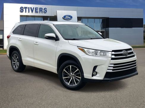 Used 2017 Toyota Highlander XLE FWD image 1