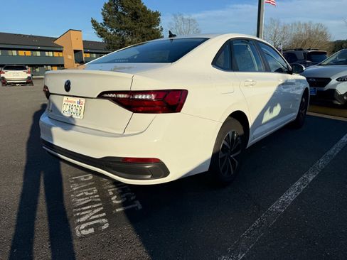 Used 2022 Volkswagen Jetta S image 3