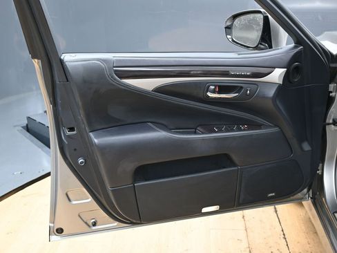 Used 2017 Lexus LS 460 AWD image 41