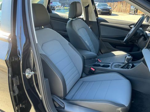 Used 2025 Volkswagen Jetta SE w/ Sunroof Package image 20