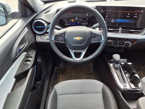 Used 2024 Chevrolet Trax LT w/ Driver Confidence Package FWD image 15