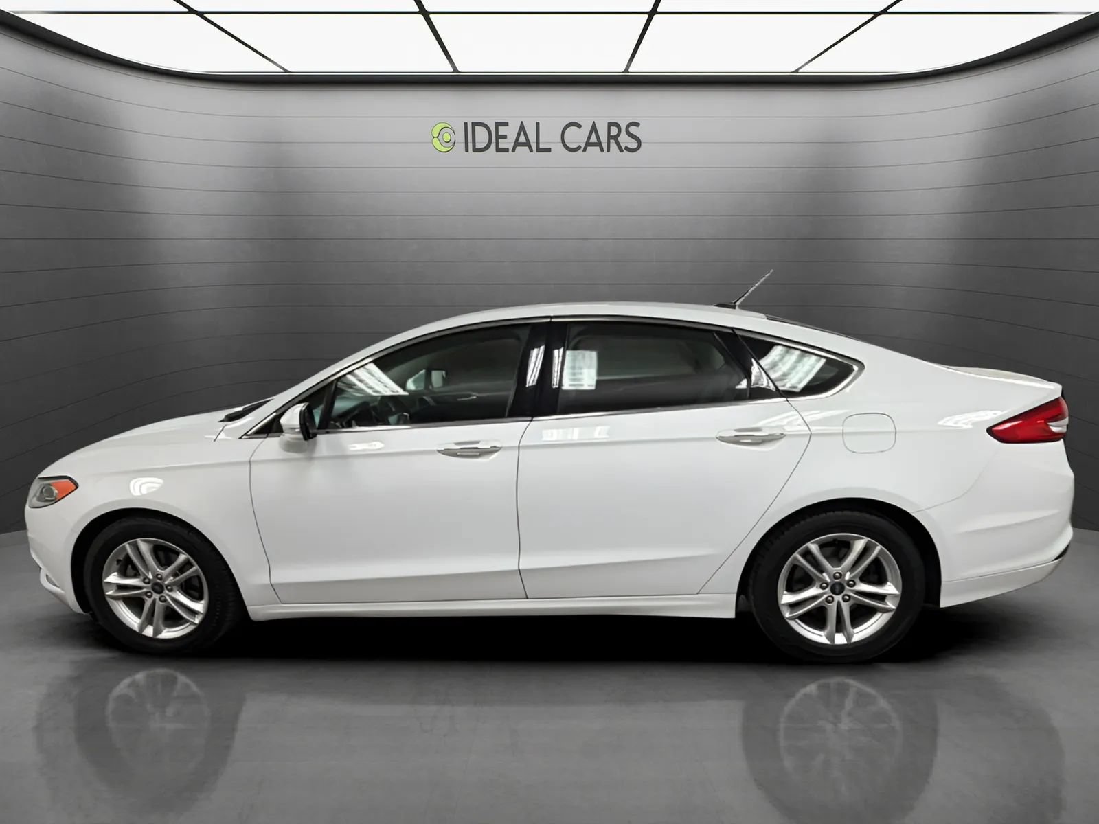 Used 2018 Ford Fusion SE w/ Fusion SE Technology Package FWD image 8