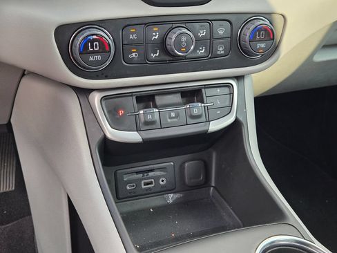 Used 2022 GMC Terrain SLT FWD image 28