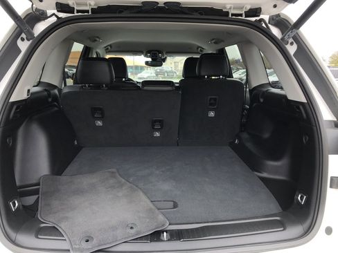 Used 2023 Jeep Grand Cherokee Limited w/ Black Appearance Package image 9