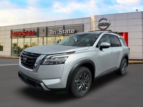 New 2025 Nissan Pathfinder SV image 2