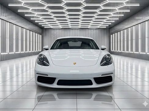 Used 2019 Porsche 718 Cayman RWD image 4