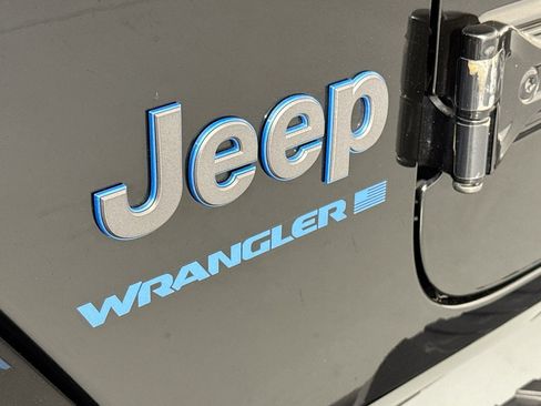 Used 2024 Jeep Wrangler Unlimited AWD/4WD image 9
