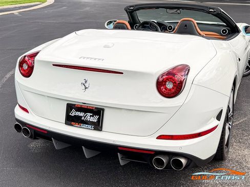 Used 2017 Ferrari California T RWD image 57