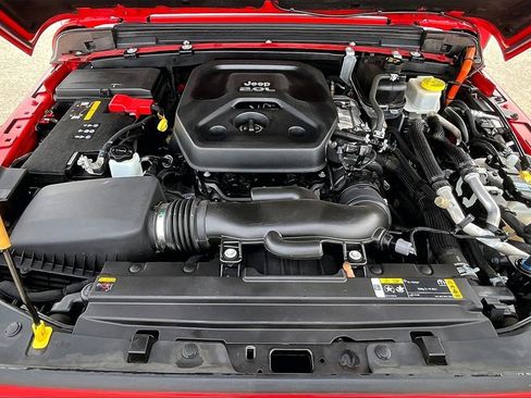 Used 2023 Jeep Wrangler Unlimited Sahara image 9