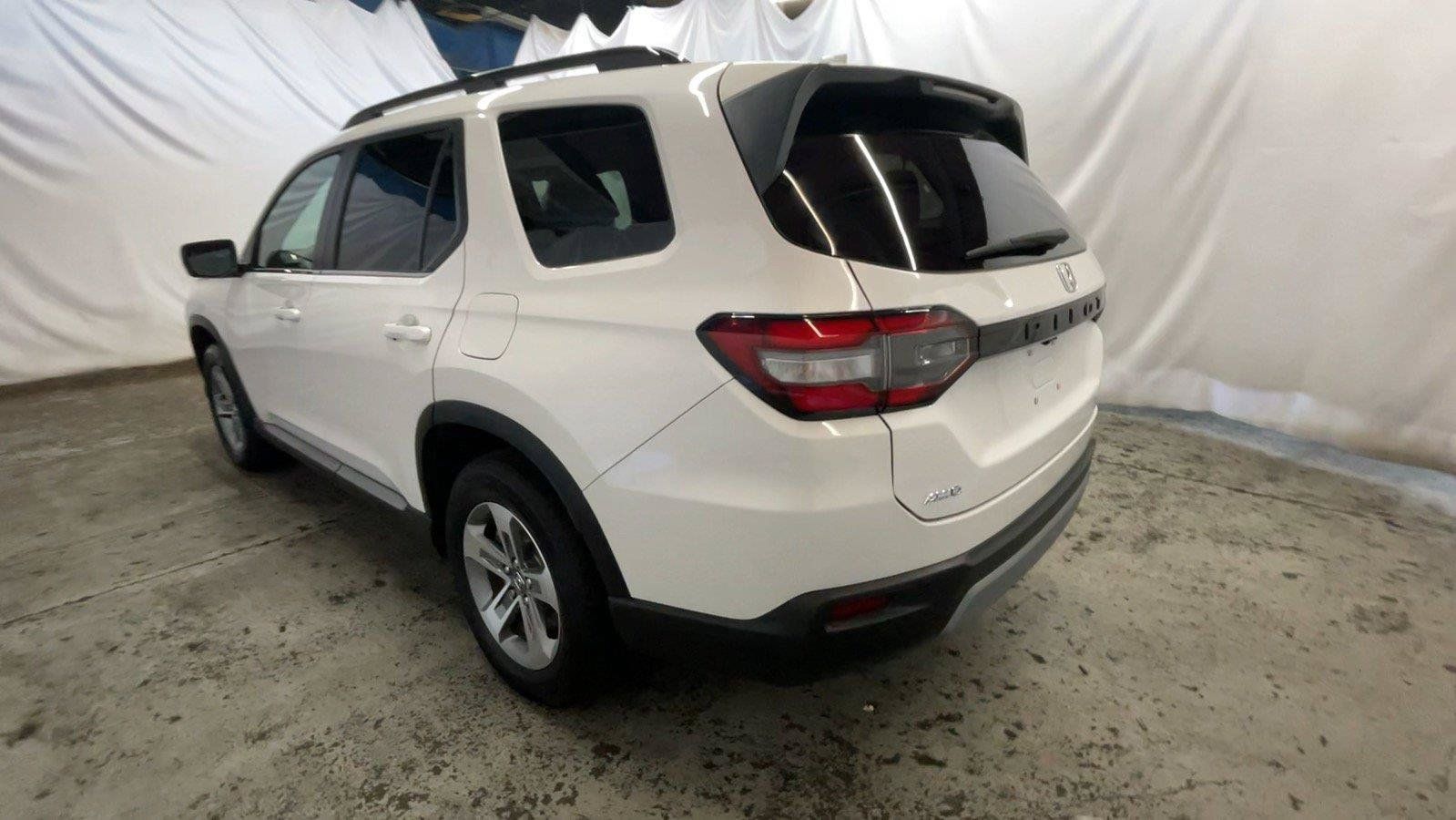 Certified 2025 Honda Pilot EX-L image 9