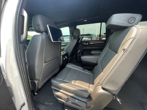 Used 2023 GMC Yukon XL Denali AWD/4WD image 23