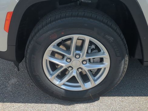 New 2026 Jeep Grand Cherokee Laredo RWD image 11
