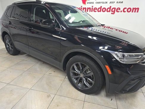Used 2022 Volkswagen Tiguan SE image 3
