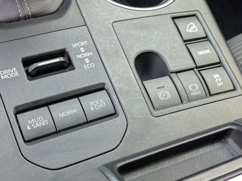 Used 2024 Toyota Highlander LE image 20