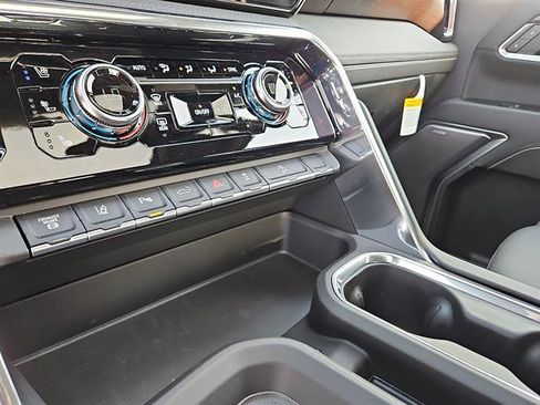 Used 2025 GMC Sierra 2500 Denali w/ Denali Reserve Package image 18