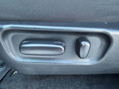 Used 2022 Toyota Tacoma TRD Off-Road AWD/4WD image 10