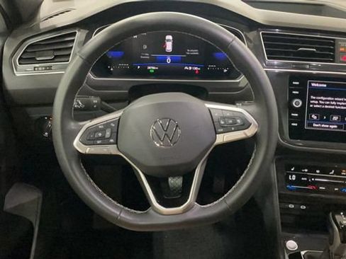 Used 2024 Volkswagen Tiguan SE AWD/4WD image 16
