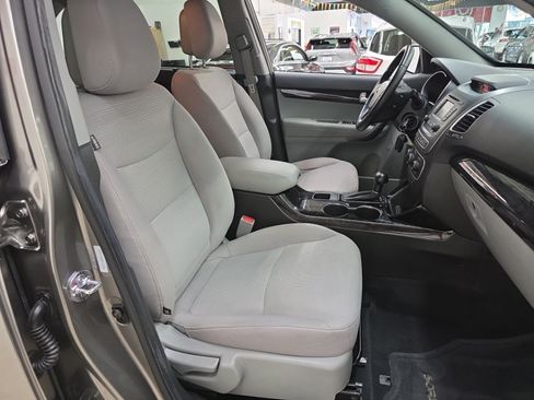 Used 2014 Kia Sorento LX FWD image 8
