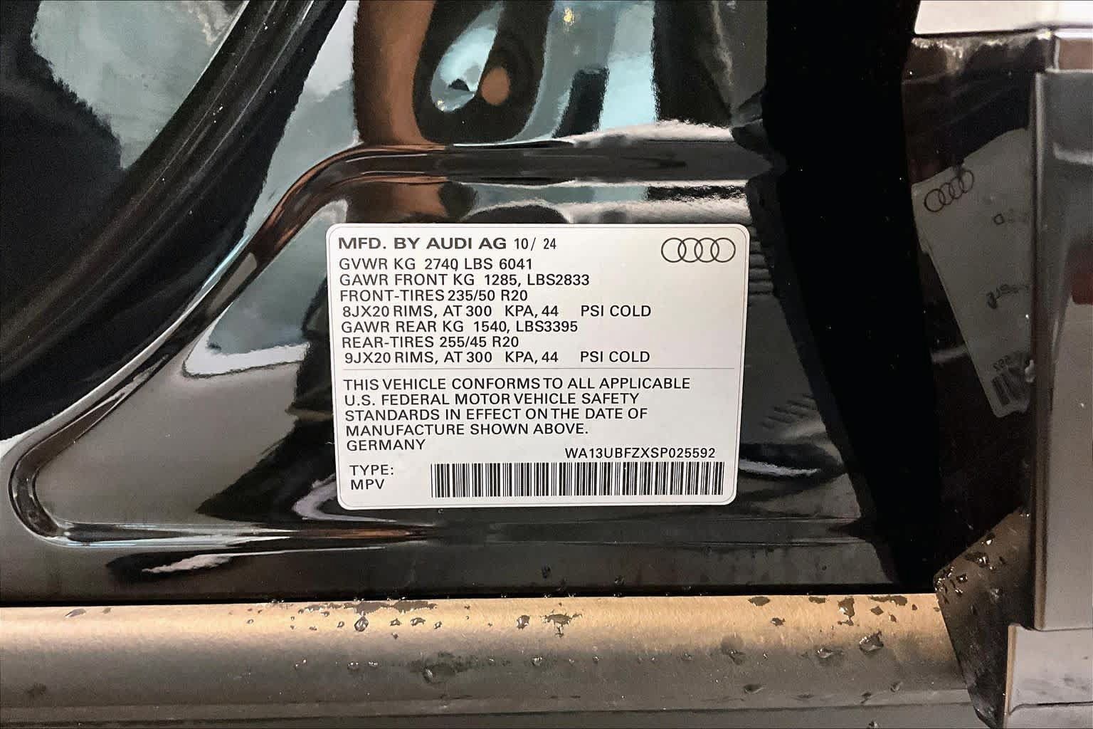 Used 2025 Audi Q4 e-tron Premium Plus w/ Premium Plus AWD/4WD image 33