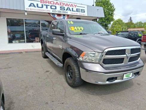 Used 2016 RAM 1500 Classic SLT AWD/4WD image 3