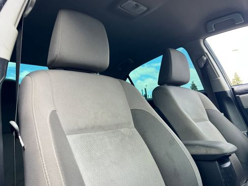 Used 2017 Toyota Corolla LE w/ Carpet Mat Package (TMS) FWD image 18