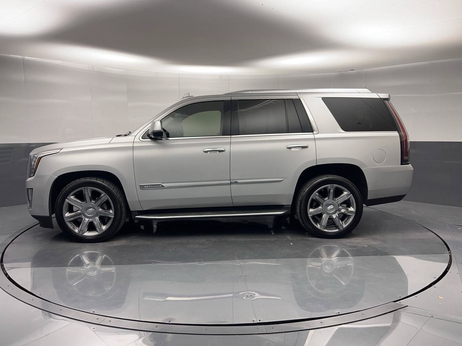 Used 2016 Cadillac Escalade Luxury AWD/4WD image 35