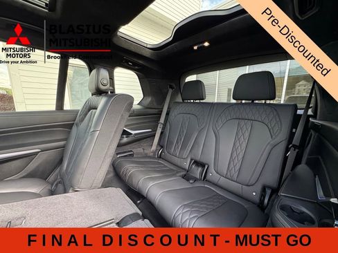 Used 2025 BMW X7 M60i w/ Climate Comfort Package AWD/4WD image 22