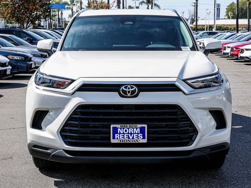 Used 2024 Toyota Grand Highlander XLE image 2