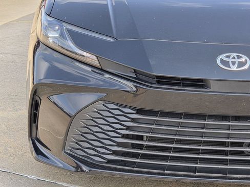 Used 2025 Toyota Camry LE w/ Convenience Package FWD image 5