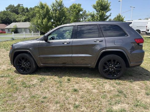 Used 2019 Jeep Grand Cherokee Altitude AWD/4WD image 8