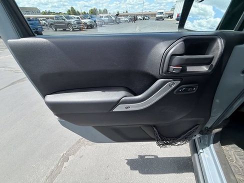 Used 2014 Jeep Wrangler Unlimited Rubicon w/ Connectivity Group AWD/4WD image 19