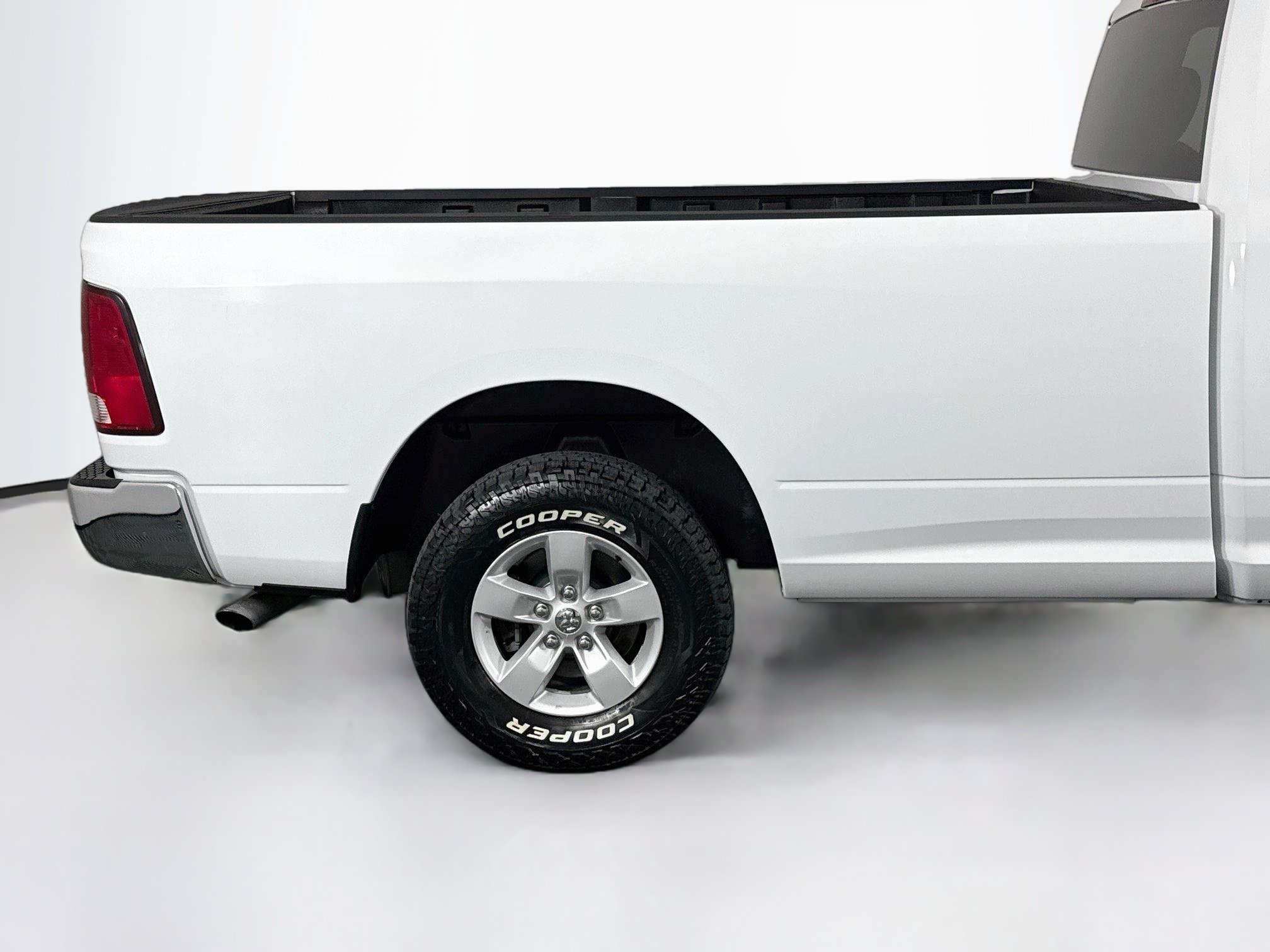 Used 2022 RAM 1500 Classic SLT AWD/4WD image 39