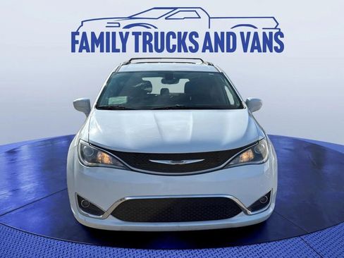 Used 2020 Chrysler Pacifica Touring-L image 8