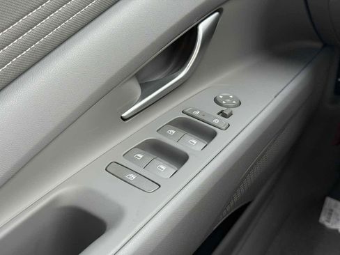 New 2025 Hyundai Elantra SEL image 16