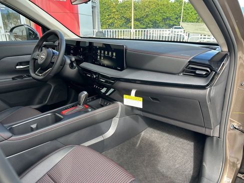 New 2026 Nissan Kicks SR image 37