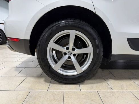 Used 2018 Porsche Macan AWD/4WD image 40