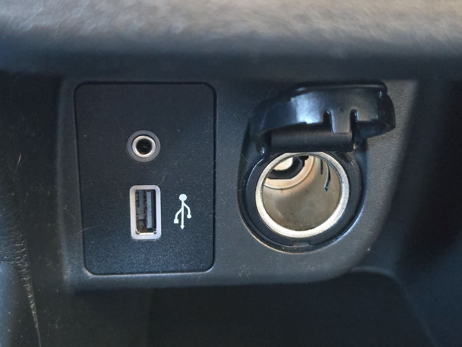 Used 2020 Nissan Versa SV FWD image 30