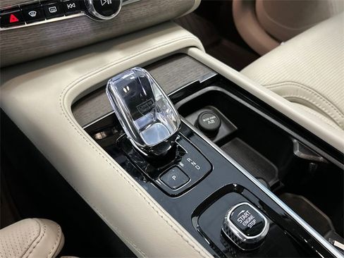 Certified 2024 Volvo XC90 T8 Ultimate w/ Protection Package image 18