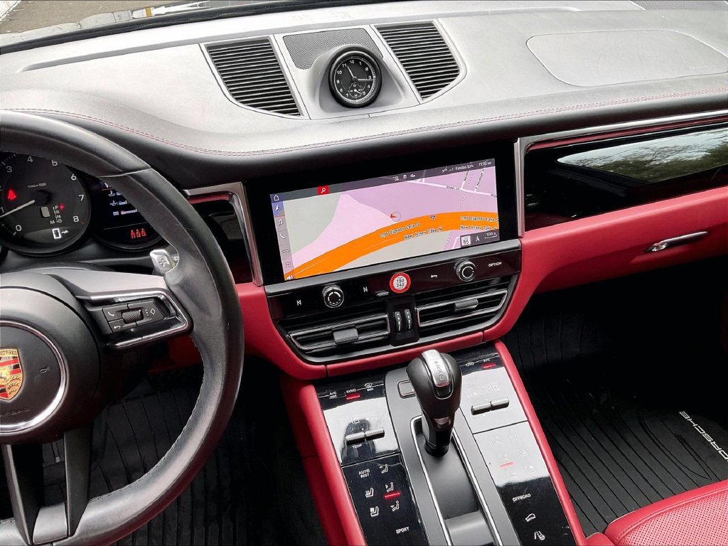 Certified 2023 Porsche Macan AWD/4WD image 10