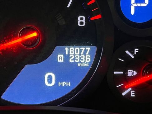 Used 2019 Nissan GT-R Premium w/ Premium Interior Package image 12