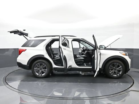 Used 2023 Ford Explorer XLT w/ Equipment Group 202A AWD/4WD image 48