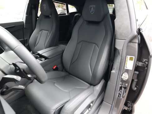 Used 2021 Lamborghini Urus AWD/4WD image 21