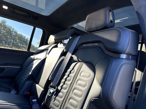 Used 2022 Rivian R1S Launch Edition image 21