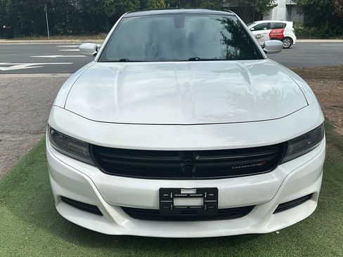 Used 2016 Dodge Charger SXT RWD image 2