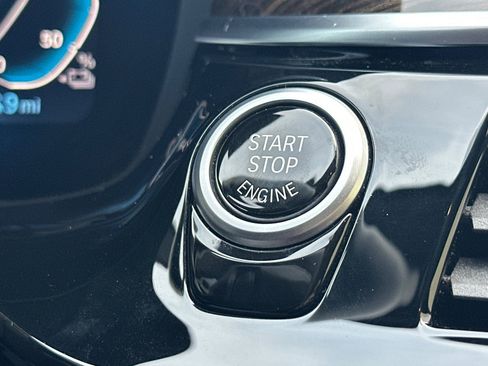 Certified 2023 BMW 530e w/ Convenience Package image 28