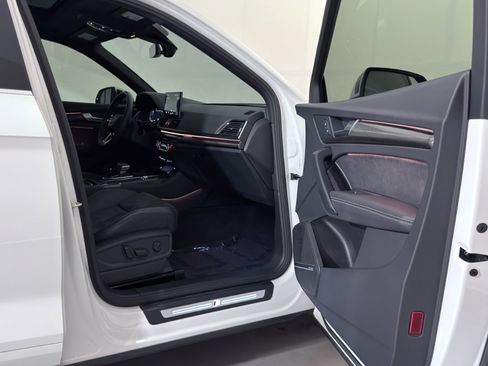 Used 2023 Audi SQ5 Prestige w/ Prestige Package image 24