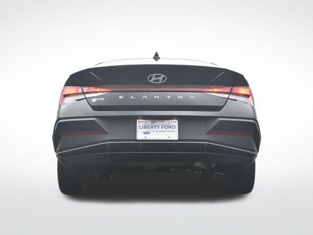 Used 2025 Hyundai Elantra Sport FWD image 43