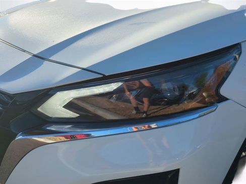 Used 2025 Nissan Altima 2.5 SV image 10