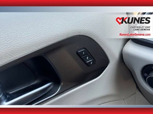 Used 2023 Chrysler Pacifica Touring-L FWD image 23